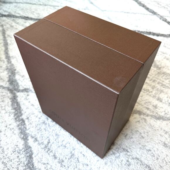 Louis Vuitton Large Empty Box 13" x 10.5" x 7" Tissue and Leather Ribbon - Picture 5 of 7